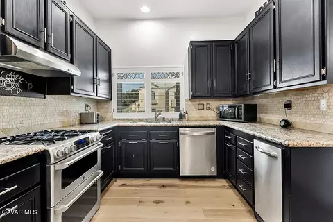 Kitchen - 638 High Plains Ln UNIT A, Simi Valley, CA 93065 photo 2 of 3