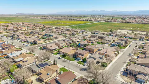 View/Area - 2752 Newgrove St E, Lancaster, CA 93535 photo 2 of 10