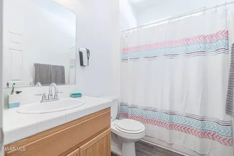 Bath - 2752 Newgrove St E, Lancaster, CA 93535 photo 1 of 5