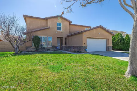 Exterior - 2752 Newgrove St E, Lancaster, CA 93535 photo 2 of 8