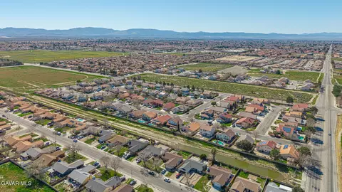 View/Area - 2752 Newgrove St E, Lancaster, CA 93535 photo 8 of 10