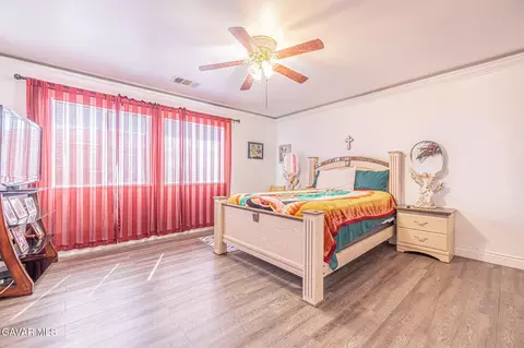 Bedroom - 2752 Newgrove St E, Lancaster, CA 93535 photo 8 of 9