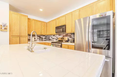 Kitchen - 2752 Newgrove St E, Lancaster, CA 93535 photo 2 of 3