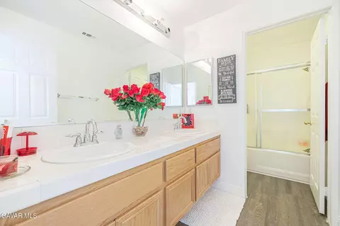 Bath - 2752 Newgrove St E, Lancaster, CA 93535 photo 2 of 5