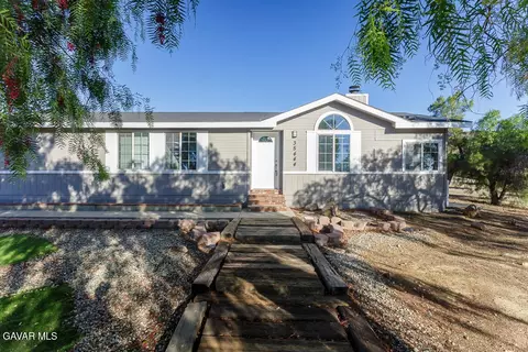 35444 Astley Rd, Acton, CA 93510 photo 2