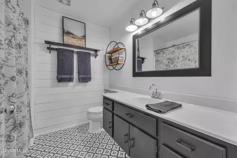 Bath - 3046 Hampton Rd, Palmdale, CA 93551 photo 3 of 3