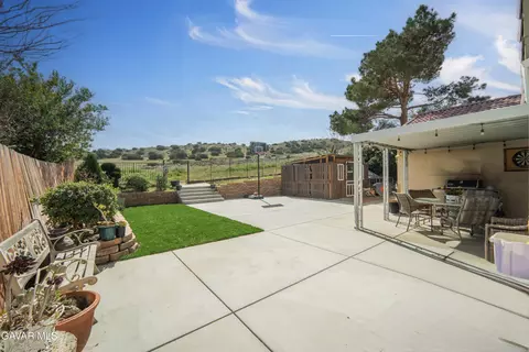 Exterior - 3046 Hampton Rd, Palmdale, CA 93551 photo 4 of 5