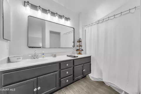 Bath - 3046 Hampton Rd, Palmdale, CA 93551 photo 1 of 3