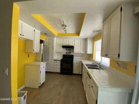 Kitchen - 44034 E 4th St, Lancaster, CA 93535 photo 1 of 2