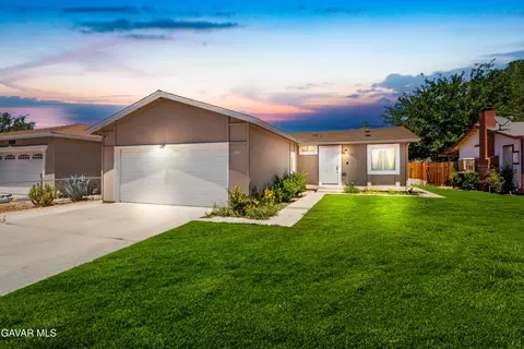 2303 Rosewood Ave, Lancaster, CA 93535