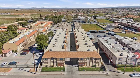 38710 10th St E #18, Palmdale, CA 93550