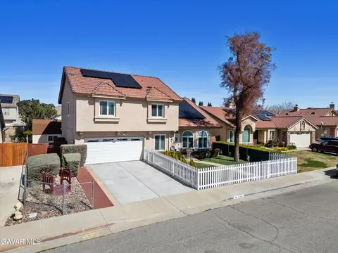 1049 Cloverdale Ct, Rosamond, CA 93560