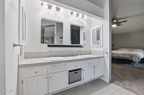 Bath - 5517 Harmony Ln, Lancaster, CA 93536 photo 5 of 6