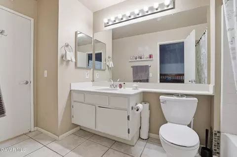Bath - 5517 Harmony Ln, Lancaster, CA 93536 photo 2 of 6