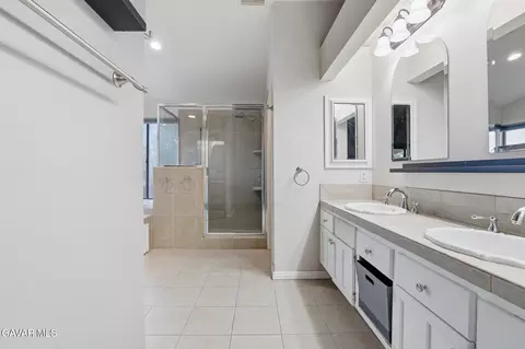 Bath - 5517 Harmony Ln, Lancaster, CA 93536 photo 4 of 6