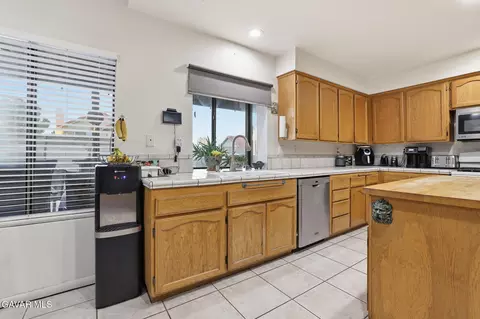 Kitchen - 5517 Harmony Ln, Lancaster, CA 93536 photo 4 of 6