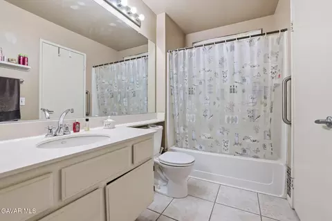 Bath - 5517 Harmony Ln, Lancaster, CA 93536 photo 1 of 6