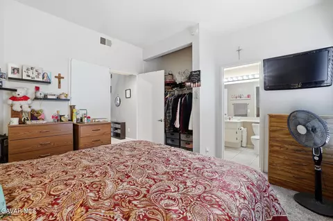 Bedroom - 5517 Harmony Ln, Lancaster, CA 93536 photo 2 of 4