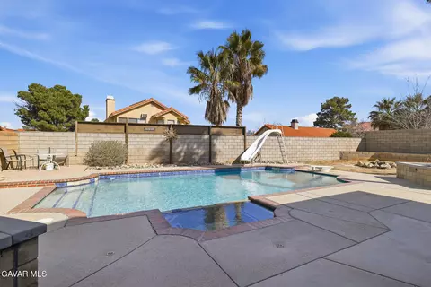 Exterior - 5517 Harmony Ln, Lancaster, CA 93536 photo 8 of 13