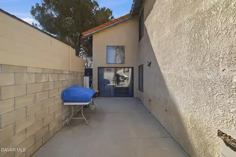 Exterior - 5517 Harmony Ln, Lancaster, CA 93536 photo 10 of 13