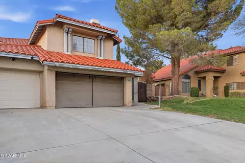 Exterior - 5517 Harmony Ln, Lancaster, CA 93536 photo 12 of 13