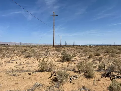 1 Moss Ave, California City, CA 93505