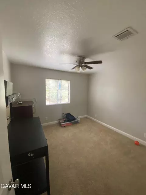 Bedroom - 20909 Ridgeway Dr, Tehachapi, CA 93561 photo 1 of 2