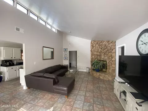 Living - 20909 Ridgeway Dr, Tehachapi, CA 93561 photo 1 of 2