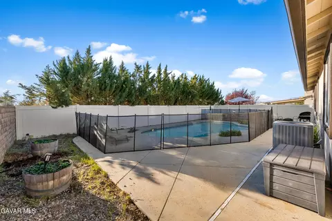 Exterior - 1332 Cellini Ct, Tehachapi, CA 93561 photo 5 of 10