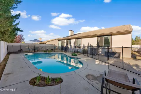 Exterior - 1332 Cellini Ct, Tehachapi, CA 93561 photo 9 of 10