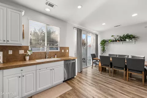 Kitchen - 1332 Cellini Ct, Tehachapi, CA 93561 photo 4 of 4