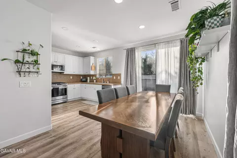 Dining - 1332 Cellini Ct, Tehachapi, CA 93561 photo 2 of 6