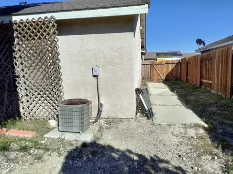 Exterior - 37759 67th St, Palmdale, CA 93552 photo 2 of 5