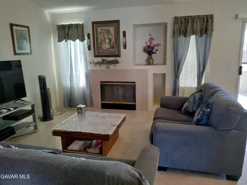 Living - 37759 67th St, Palmdale, CA 93552 photo 1 of 3