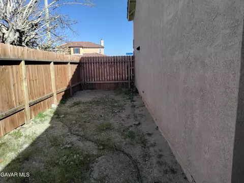 Exterior - 37759 67th St, Palmdale, CA 93552 photo 3 of 5