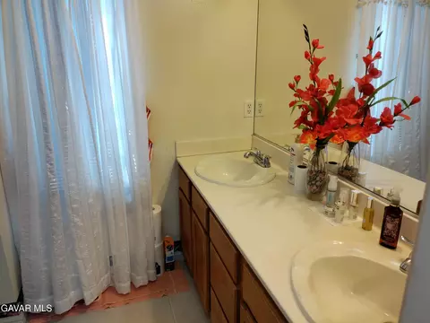 Bath - 37759 67th St, Palmdale, CA 93552 photo 1 of 3