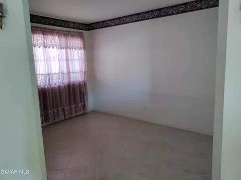 Living - 37759 67th St, Palmdale, CA 93552 photo 3 of 3