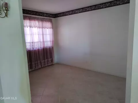 Living - 37759 67th St, Palmdale, CA 93552 photo 2 of 3