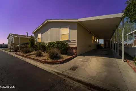 1550 20th St W #25, Rosamond, CA 93560
