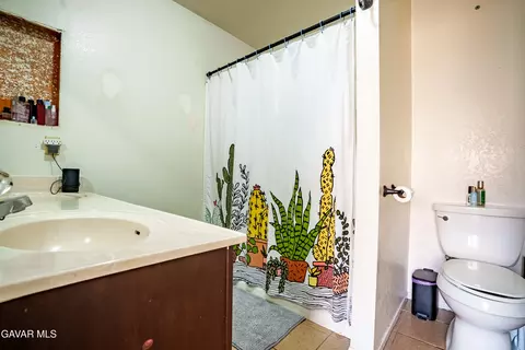 Bath - 1848 Trudgeon Ave, Lancaster, CA 93535 photo 2 of 2