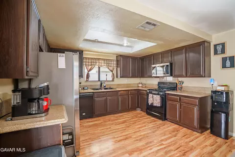 Kitchen - 1848 Trudgeon Ave, Lancaster, CA 93535 photo 1 of 1