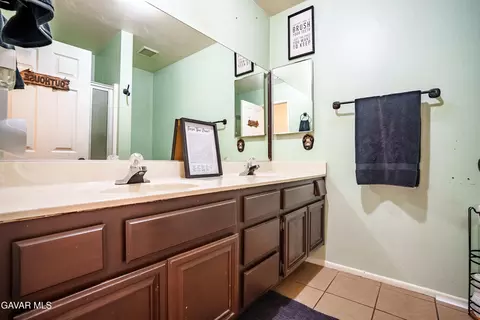 Bath - 1848 Trudgeon Ave, Lancaster, CA 93535 photo 1 of 2