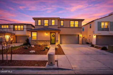 18153 Meridian Ln, Santa Clarita, CA 91350