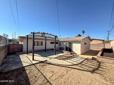 Exterior - 44714 2nd St, Lancaster, CA 93535 photo 1 of 2