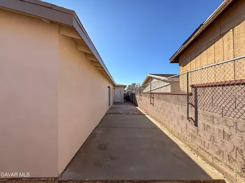 Exterior - 44714 2nd St, Lancaster, CA 93535 photo 2 of 2