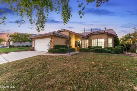1519 Michelle Ave, Lancaster, CA 93535