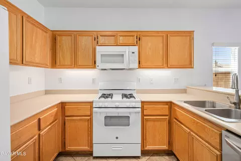 Kitchen - 443 Corona Ct, Lancaster, CA 93535 photo 2 of 3