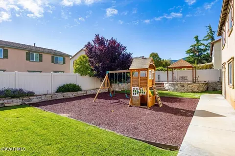 Exterior - 1450 Green St S, Tehachapi, CA 93561 photo 5 of 7