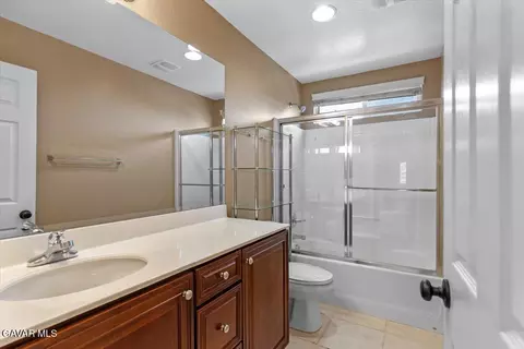 Bath - 1450 Green St S, Tehachapi, CA 93561 photo 1 of 1