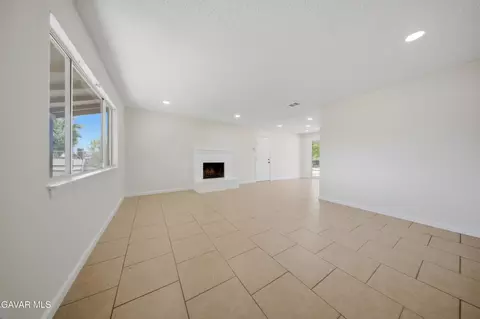 Living - 40912 E 168th St, Lancaster, CA 93535 photo 2 of 3